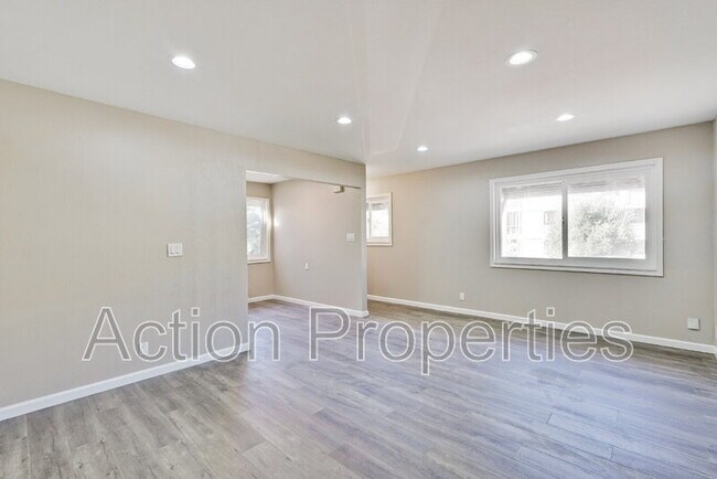 Photo - 685 Foxtail Dr Unit #4