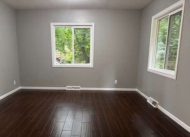 Photo - Stunning 3 Bedroom 2 Bathroom Home in Burn...