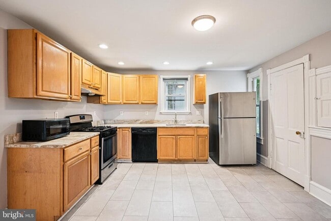 Photo - 134 S Main St