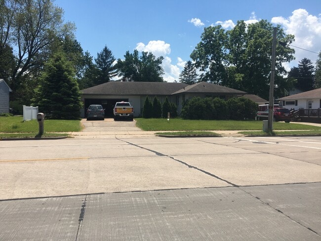 Photo - 1320 Main St