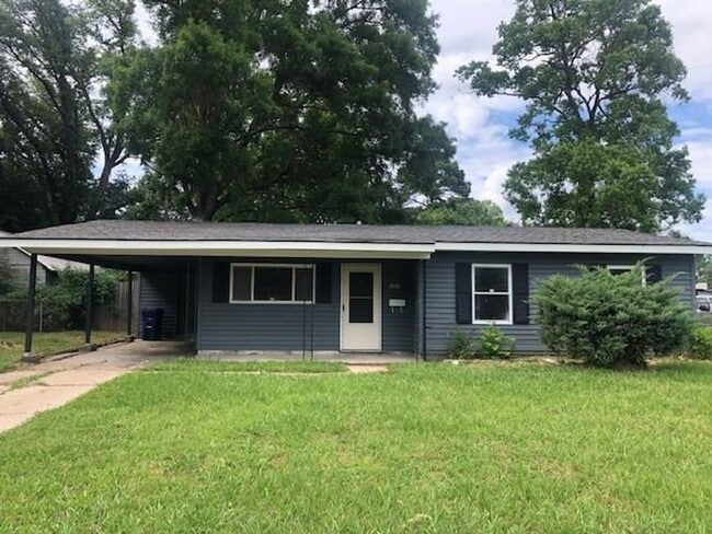 Building Photo - Remodeled Sunset Acres Home