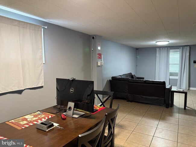 Photo - 907 Foxwood Ln House