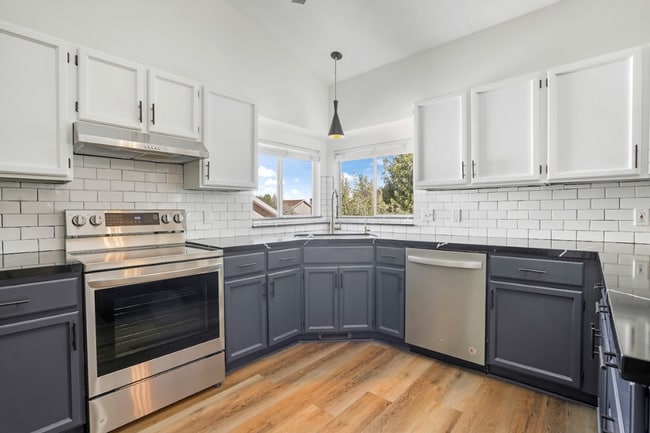 Photo - Modern 5 Bedroom Home with 3Car Garage in Sandy Neighborhood