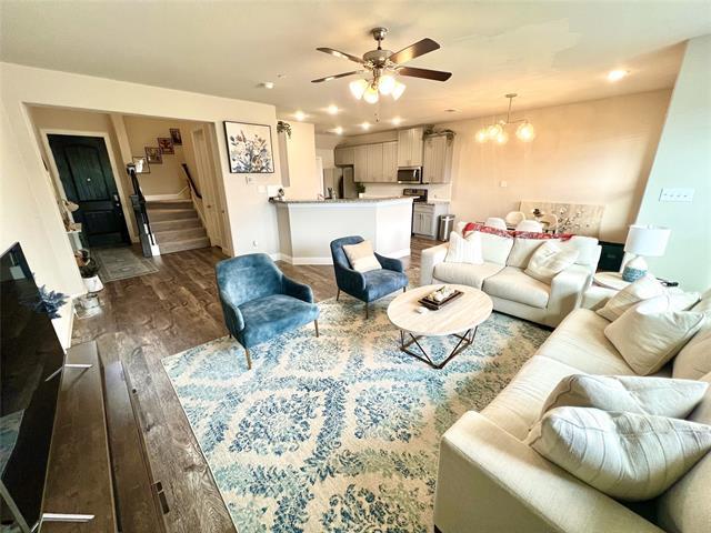 Photo - 552 Sequoia St