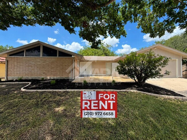 Building Photo - 8007 Lake Forest Dr