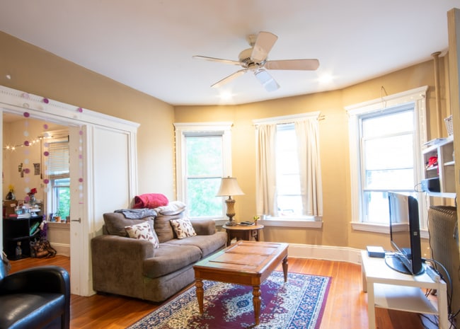Building Photo - 142 Calumet St Unit 2 Rental