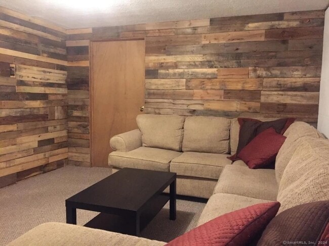 Building Photo - 26 Couch St