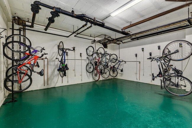 Photo - 850 Argyle Place