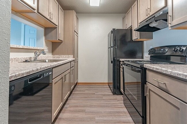 ASPEN BLUFF APARTMENTS