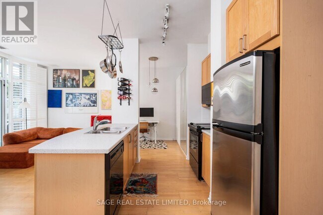 Photo - 901 Queen St W Unit 102