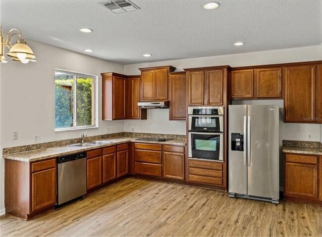 Photo - 143 Alfani St