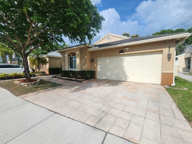 Building Photo - 250 E Riverbend Dr