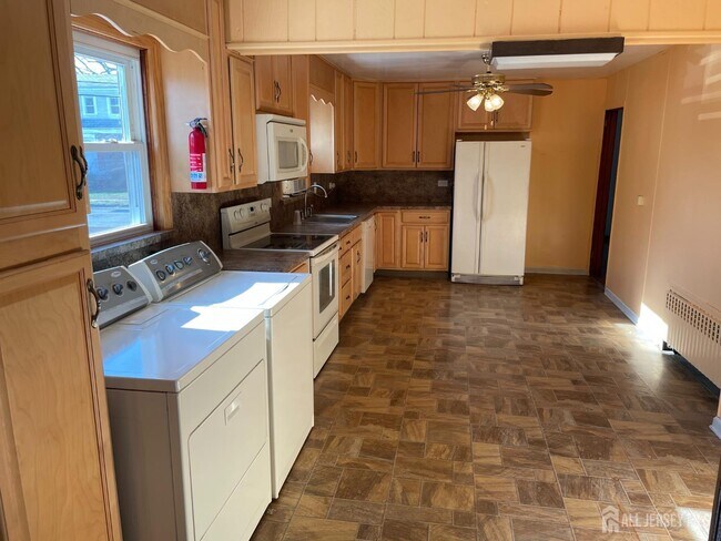 Photo - 215 Karsey St
