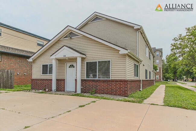 Building Photo - Moro St. 928-30 Unit 928