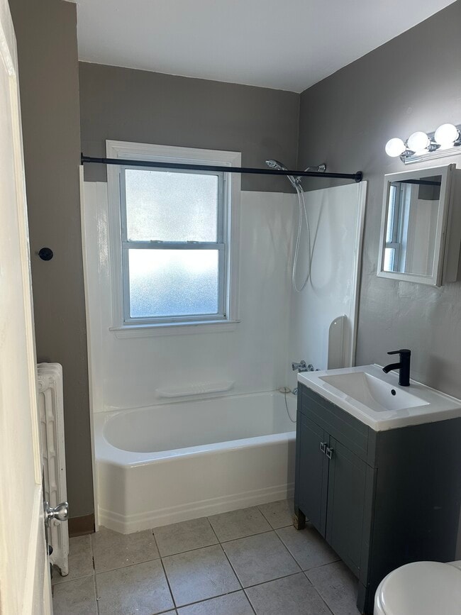 Photo - 125 Garland St Unidad 125