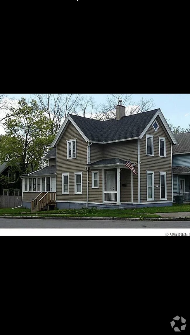 Building Photo - 147 Cottage St Rental