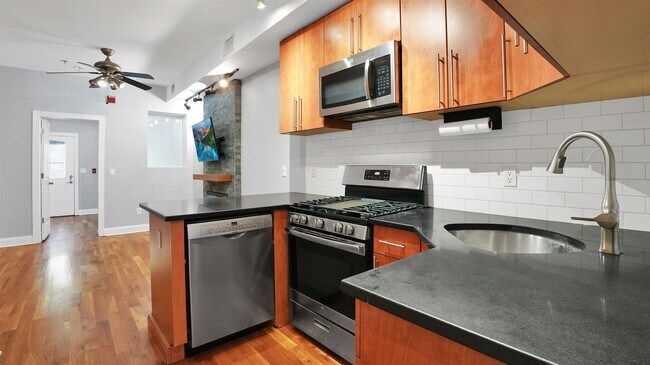 Photo - 717 Adams St Unidad 1R