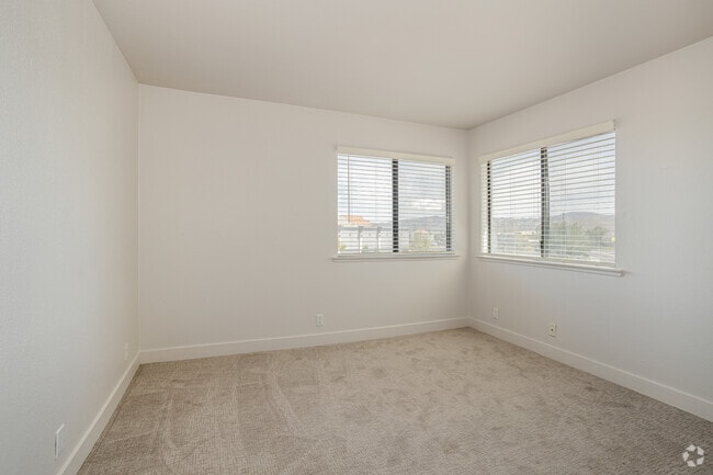 1BR, 1BA - 663SF