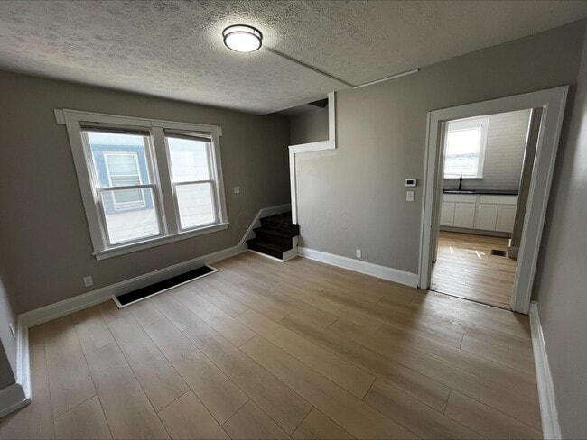 Photo - 2745 Steele Ave