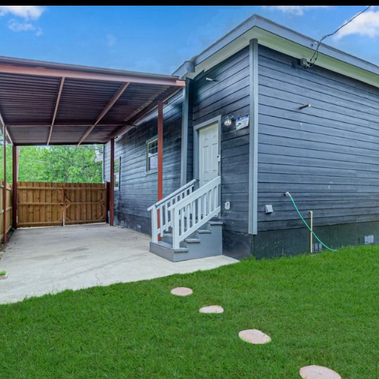 Building Photo - 210 N San Jacinto St