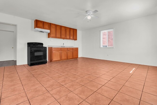 Photo - 1166 E 43rd Pl Unidad 1166 1/2  E 43rd Pl