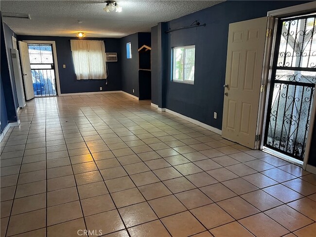 Building Photo - 1434 E 57th St Rental