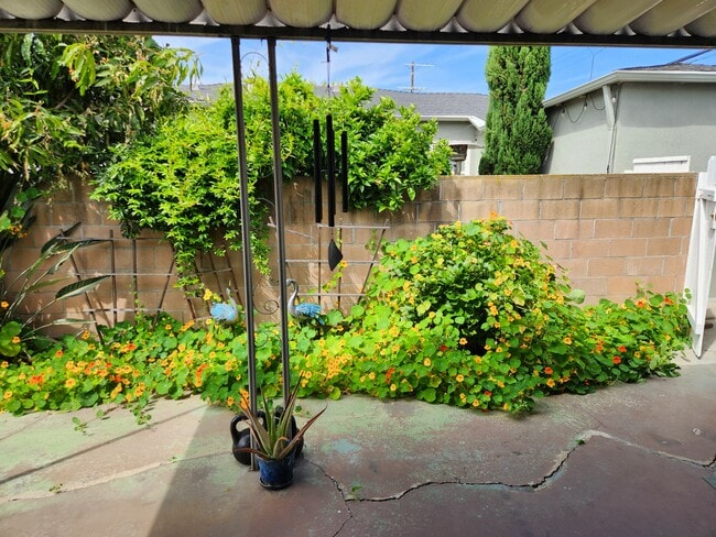 Building Photo - 12019 Ocean Park Blvd Unit 12019 Rental