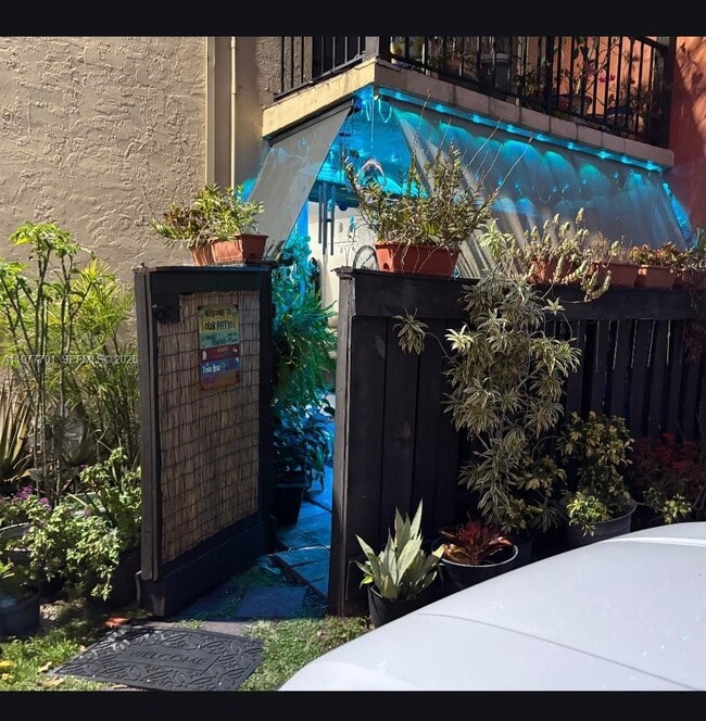 Building Photo - 10834 N Kendall Dr Unit X-1