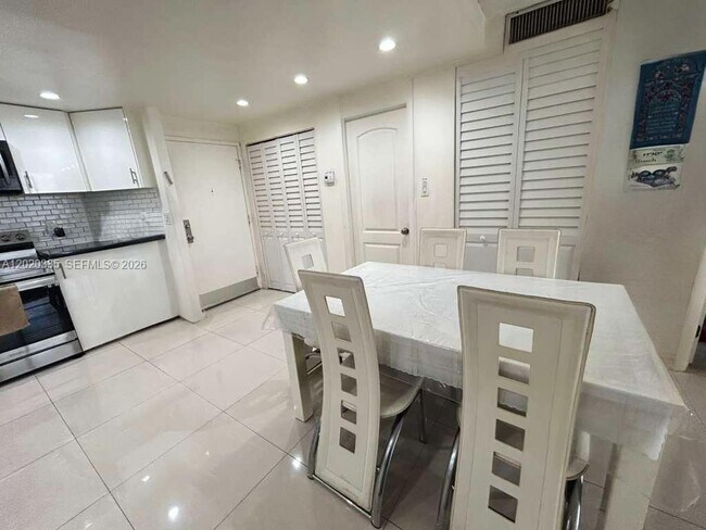 Photo - 1351 NE Miami Gardens Dr Unidad 511E