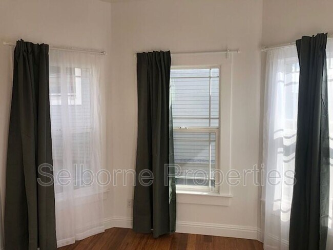 939 International Blvd