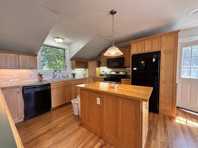 251 Browns Ln