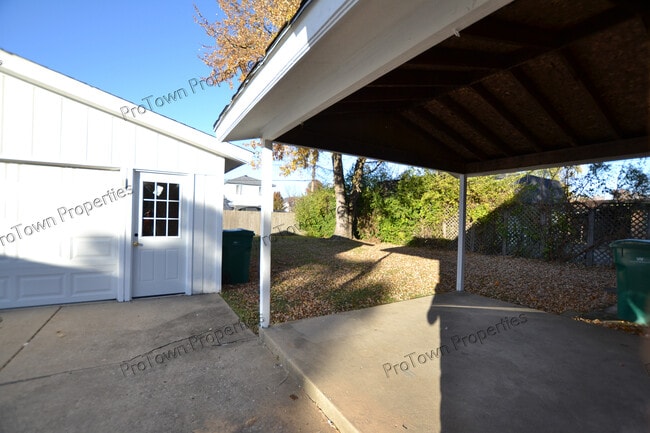 Photo - 2205 Tamarack Dr