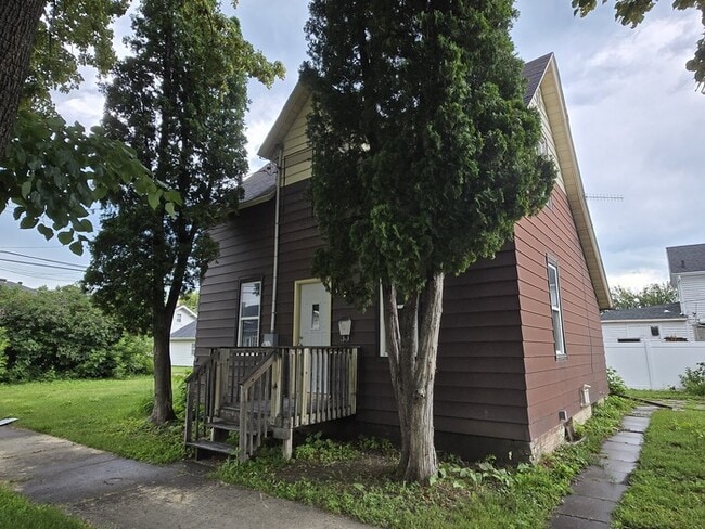 Photo - 317 6th Ave N