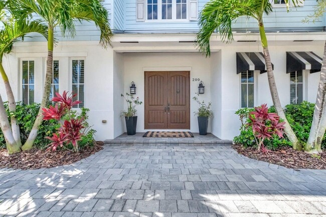 Photo - 200 NW 10th St