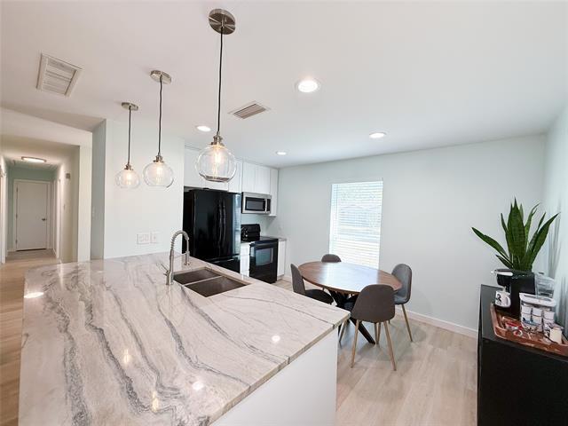 Photo - 811 Roaming Rd Dr House