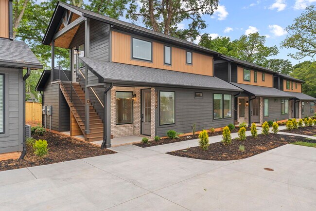 Photo - Medford Mews, Carriage House 317 Unidad D