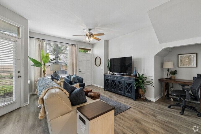 B4 2BR, 2BA - 928SF - Goldelm at Braden River