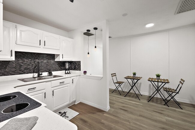 Photo - 810 NE 44th Ave