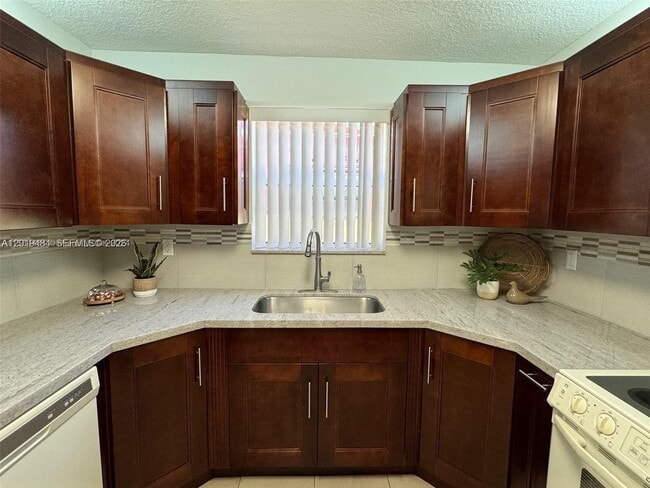 Photo - 501 SW 120th Ave