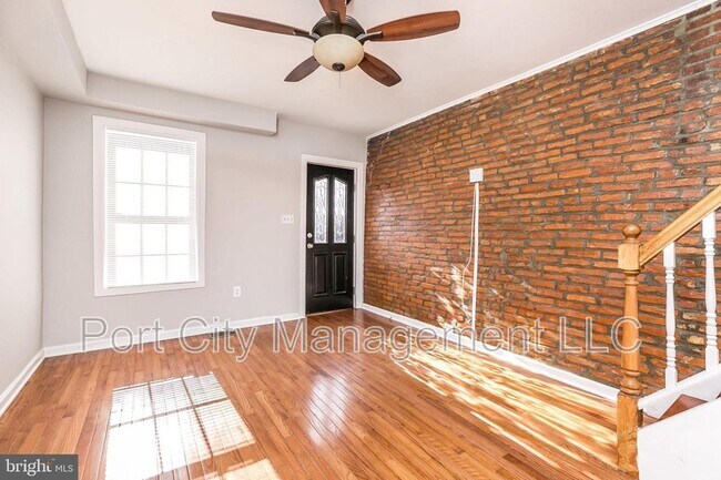 Photo - 118 E Randall St