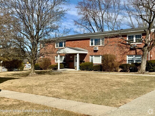 Building Photo - 136 N Chestnut St Rental