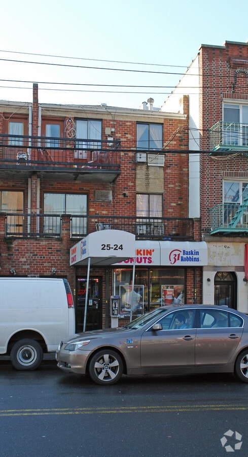 Photo - 25-24 Broadway