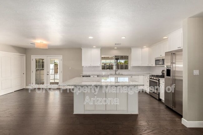 417 E Rose Ln