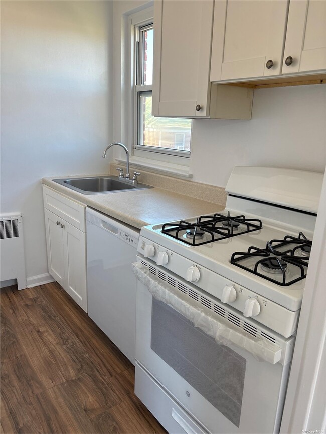 Photo - 17 Dolphin Green Unit E2K