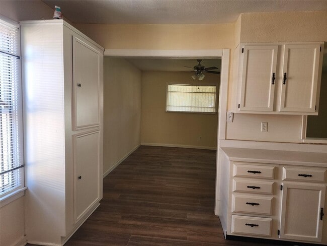 Photo - 9413 Merle St House