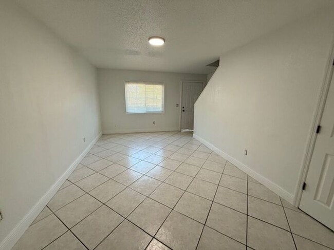 Photo - 2/1.5 Winter Springs Townhome with screened patio