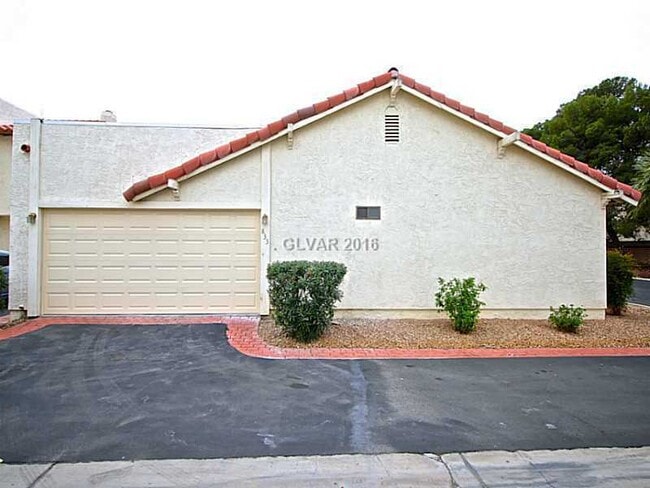 Photo - 833 Spyglass Ln