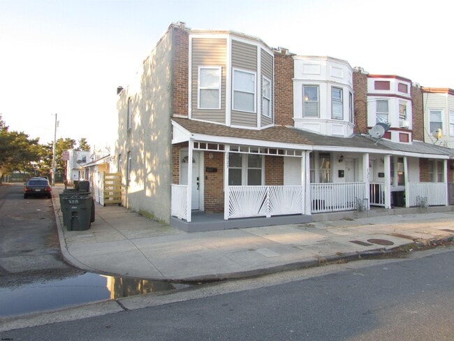 Photo - 2023 Grant Ave