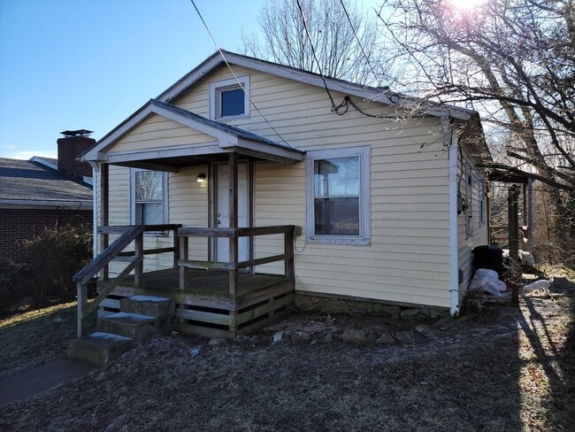 Building Photo - 3 bed, 1 bath single family home