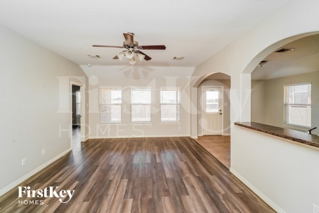 Photo - 339 Primrose Way